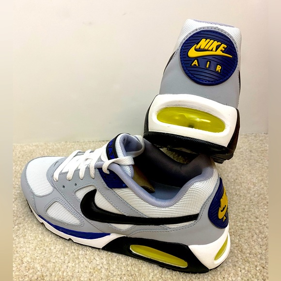 Nike Air Max IVO Shoes (White Black Grey Navy Trainer) Men’s 8/Women’s 8.5 NEW - Picture 1 of 16